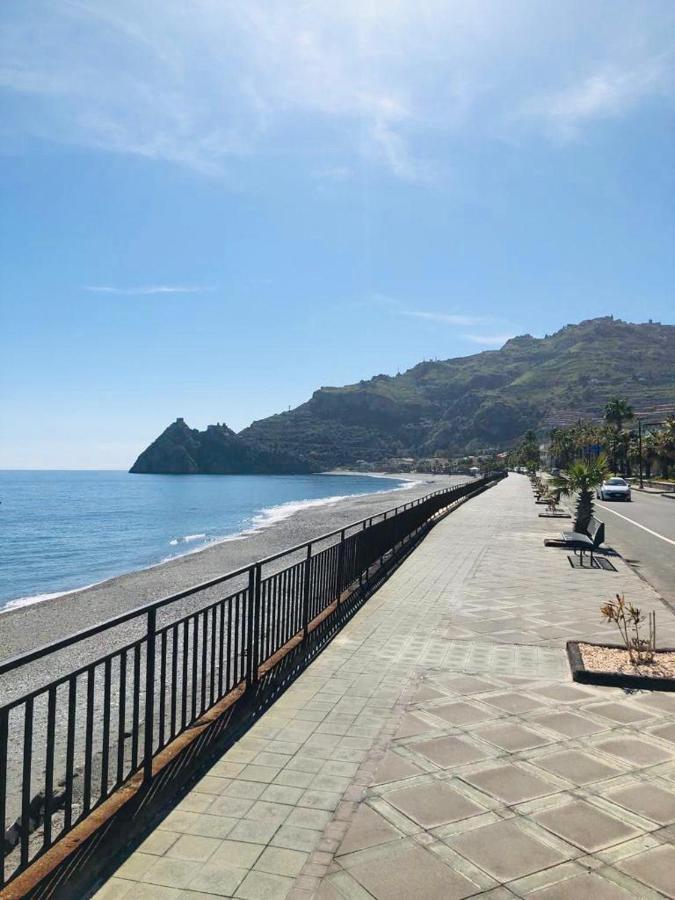 Appartamento Sul Lungomare Di S Alessio SantʼAlessio Siculo Exteriér fotografie