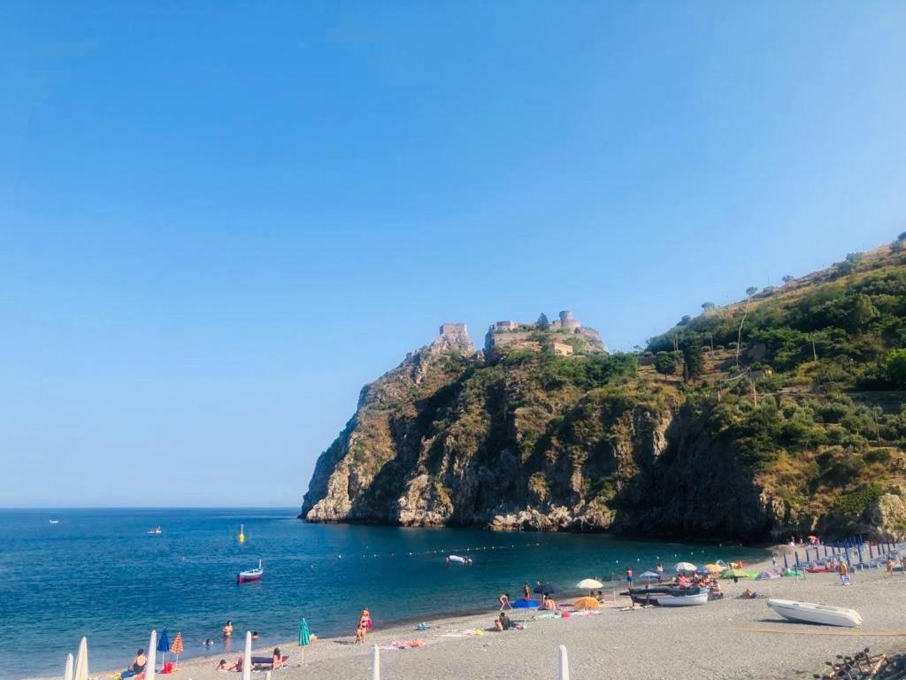 Appartamento Sul Lungomare Di S Alessio SantʼAlessio Siculo Exteriér fotografie